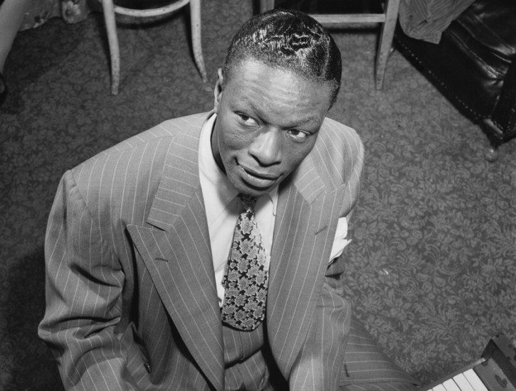 Nat King Cole, photo en noir et blanc. 