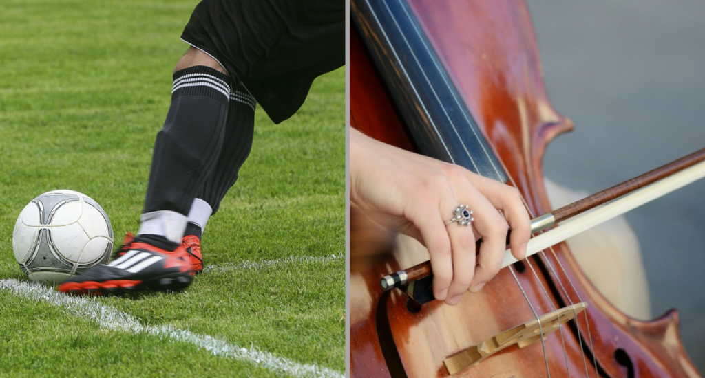 À gauche les pieds d'un joueur de soccer et un ballon. À gauche, une main avec une bague joue du violoncelle.