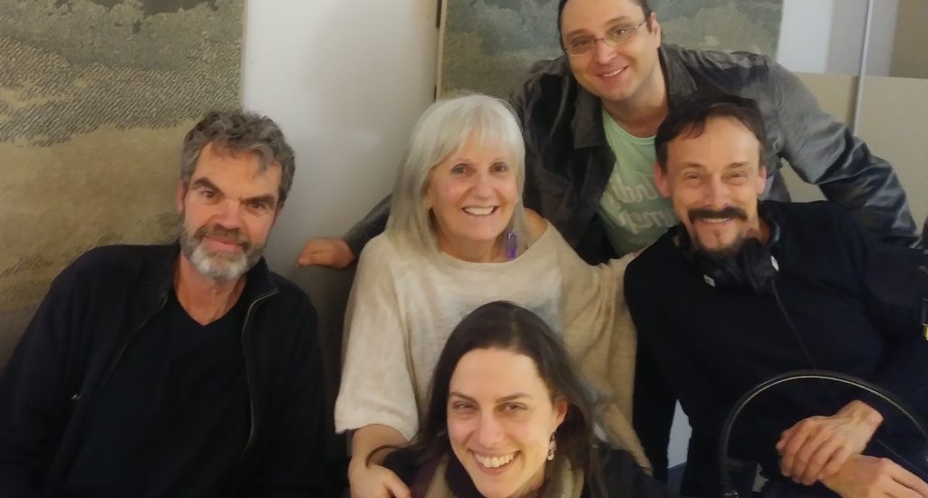 Arlette entourée de ses invités.