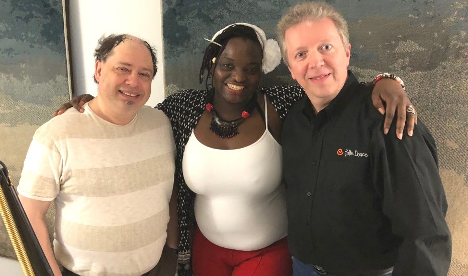 Pierre Laporte, Feenose et Yvan Bujold dans le hall de Canal M