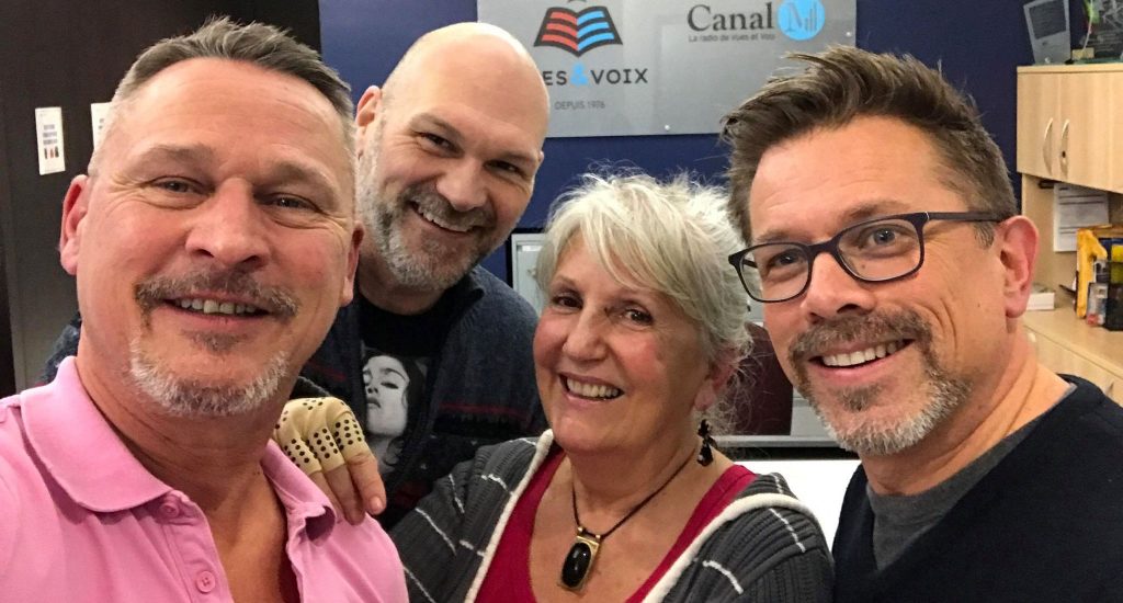 Arlette entourée de ses invités.