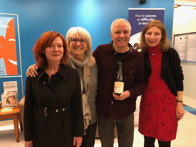 Arlette entourée de ses invités