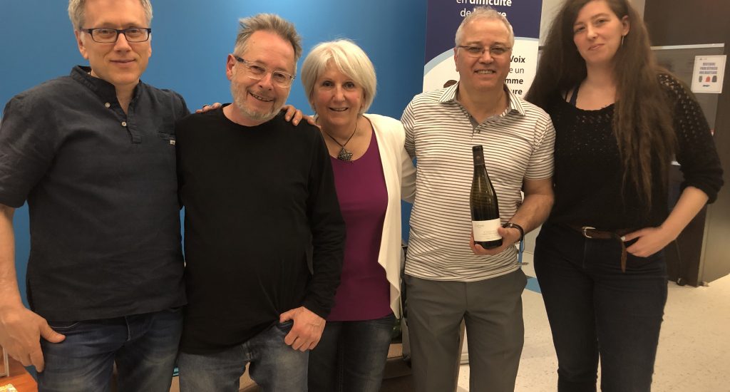 Arlette entourée de ses invités du 6 mai.