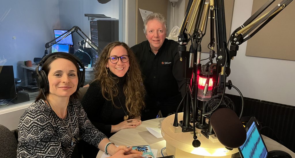 Marie-Ève Vautrin-Nadeau, Émilie Jornet et Yvan bujold en studio.