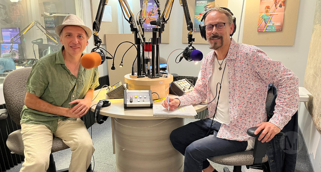 Francesco Esposito et Denis-Martin-Chabot posent en studio.