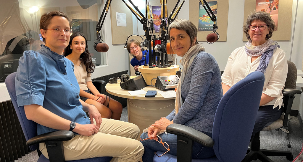 Pascale Godey et Claire Grenet (enseignantes), Lara Jaafar (étudiante) et Noé Cohen (étudiant)