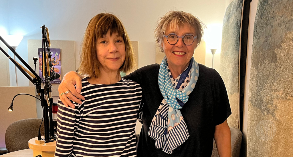 Sylvie Laliberté et Clotilde Seille posent en studio.