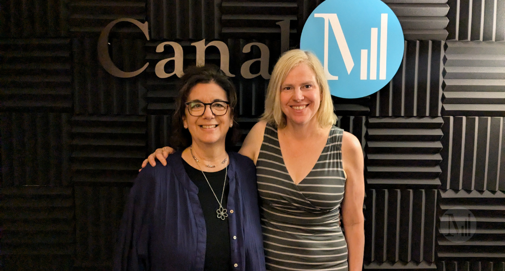 Roxane de la Sablonnière et Hélène Denis posent en studio.