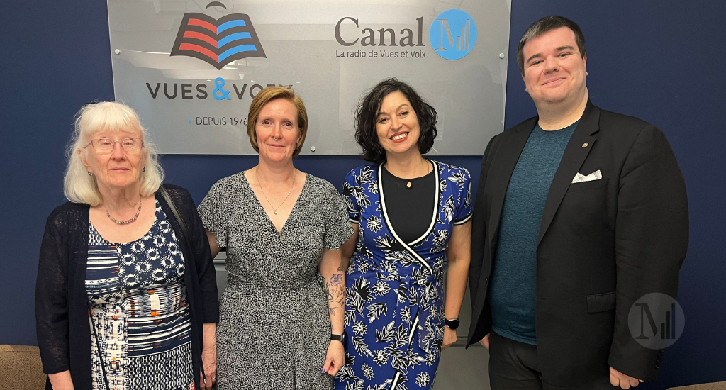 Chantal Dauray pose avec ses invités : Lise Bissonnette , Julie Saint-Jean et Jason Rivest.