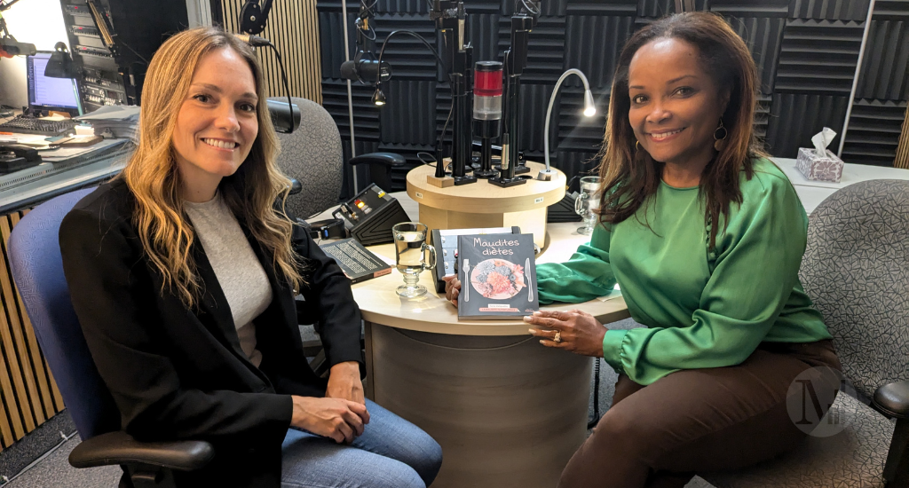 Tania Valiquette et Marjorie Théodore prennent la pose en studio. 