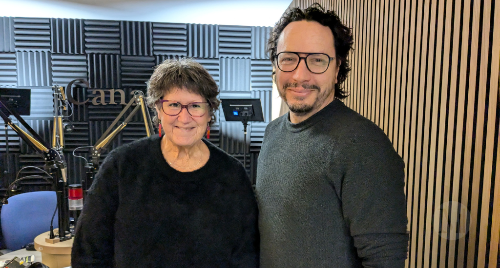 Marie Lalande et Olivier Gougeon posent en studio.