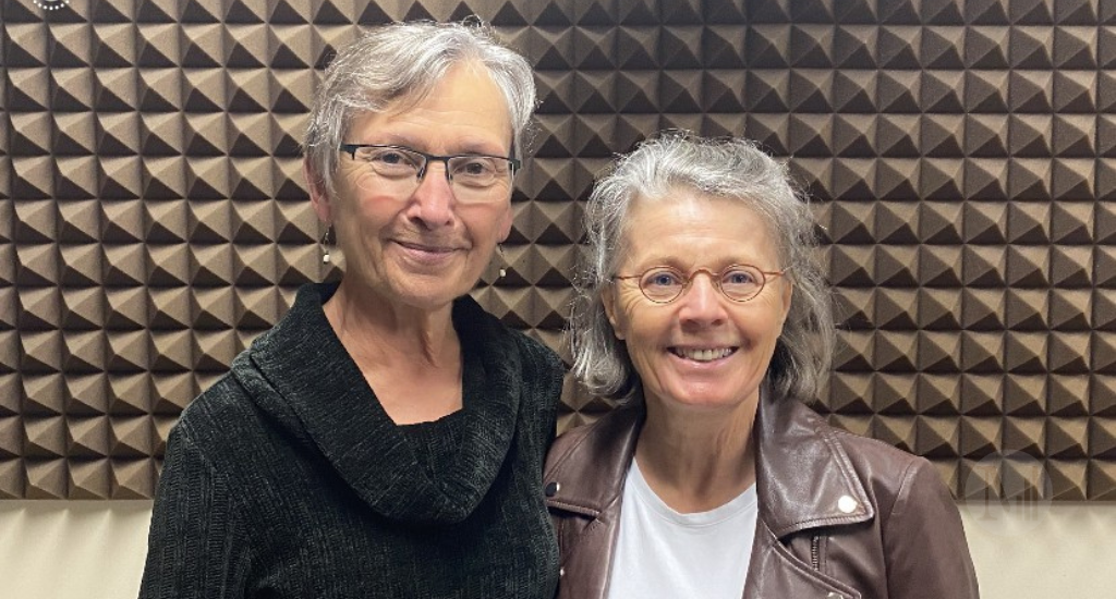 Hélène Francoeur et Marthe Saint-Laurent prennent la pose. 