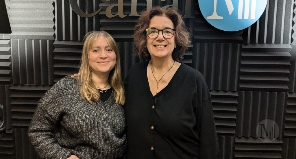 Laurie Léveillé et Hélène Denis prennent la pose en studio. 