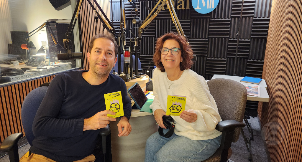 Sylvain Cornuau et Hélène Denis posent en studio. 
