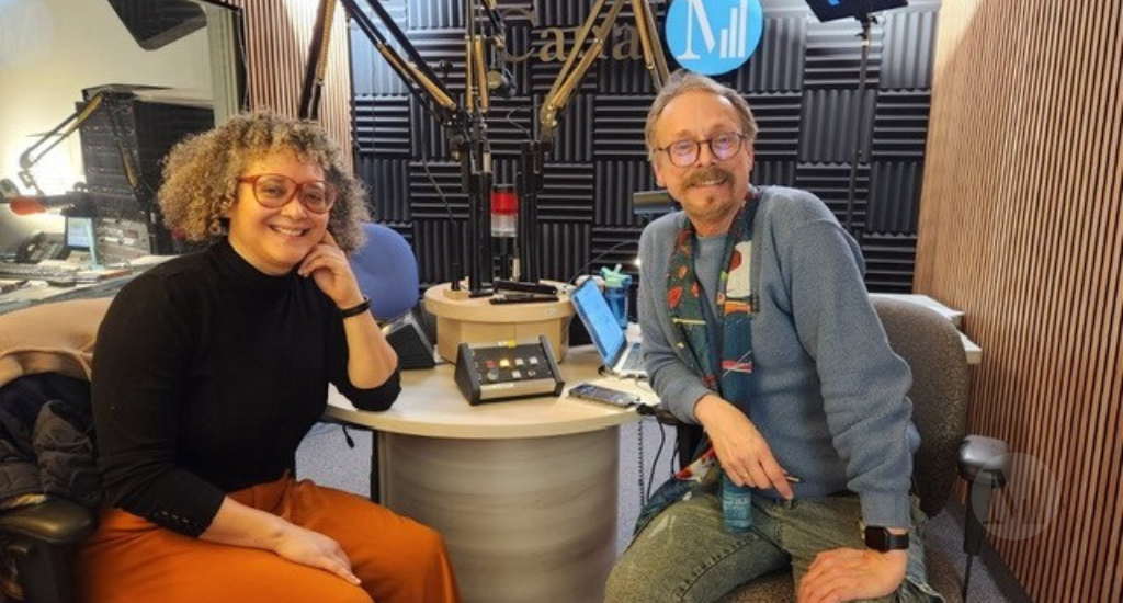 Allison Migeon et Denis-Martin Chabot prennent la pose en studio. 