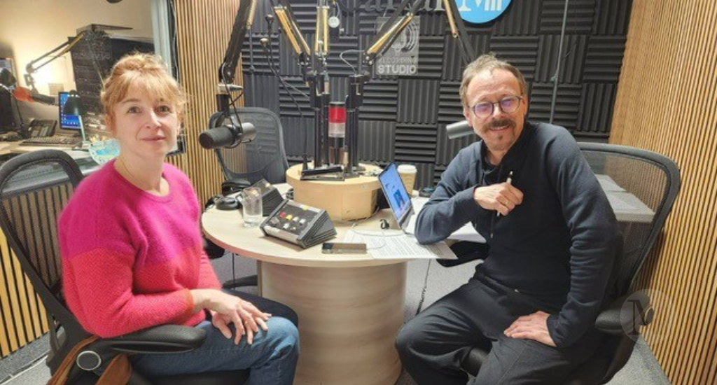 Alexandra Templier et Denis-Martin Chabot posent en studio. 