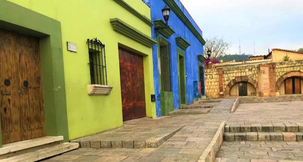 pedestrian-area-near-oaxaca-aqueduct-jpg_1024x550_acf_cropped 