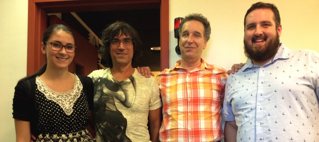 Rafella Girard et Jonathan Galarneau avec, au centre, les deux coanimateurs